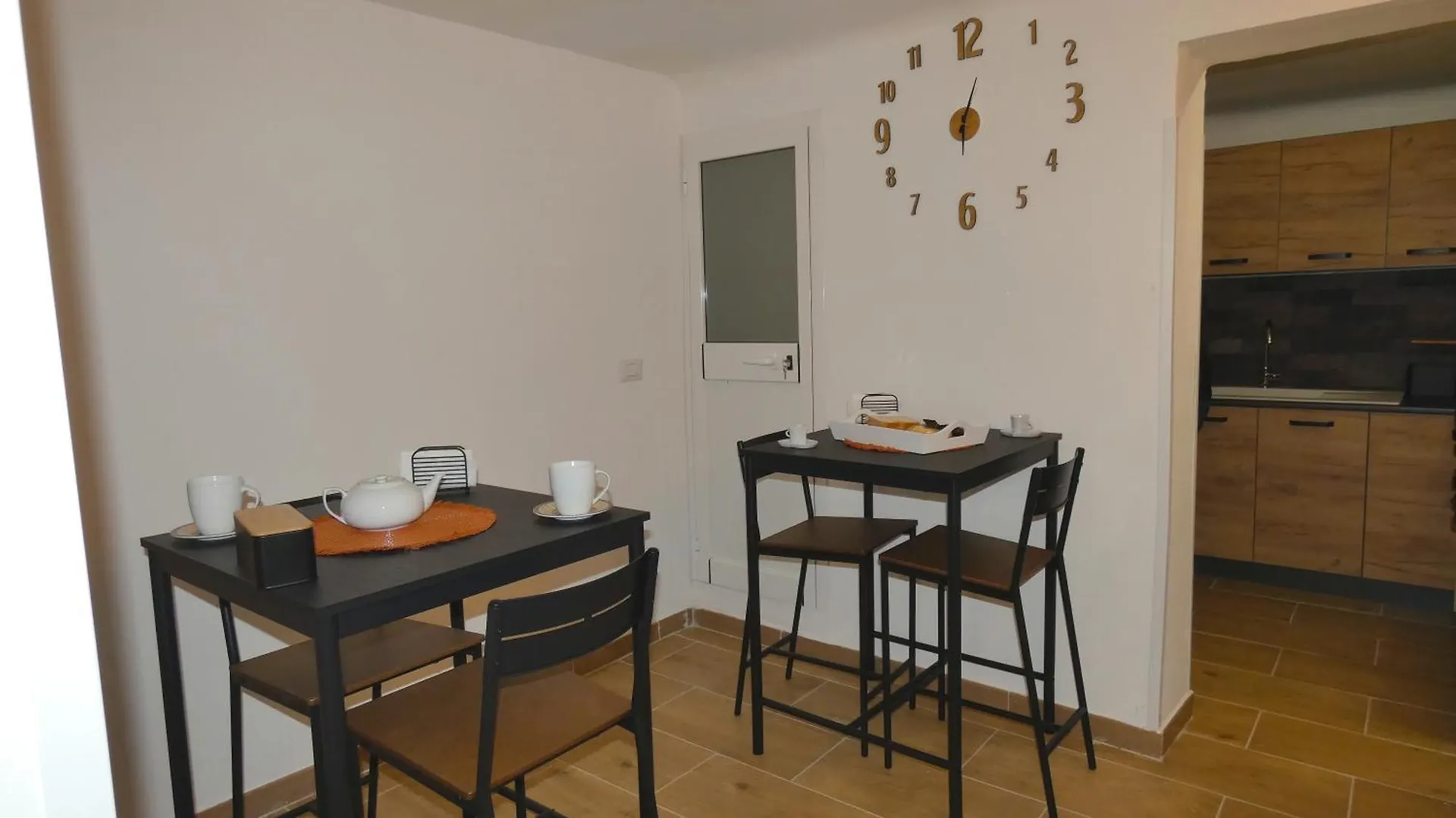 Carlito'S Way 234 Bed & Breakfast Bari Italy